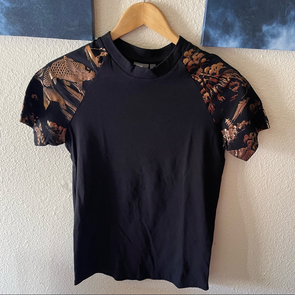 ASOS Raglan T-Shirt With Koi Karp Gold
Foil Print & Curved Hem